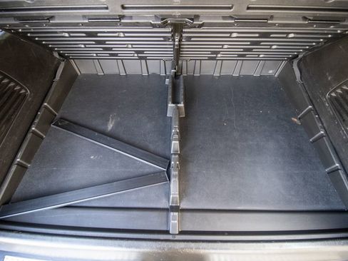 Used 2017 Chevrolet Suburban LT image 54