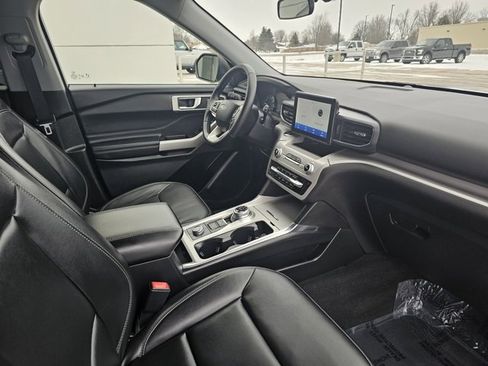 Used 2023 Ford Explorer XLT w/ Equipment Group 202A image 11