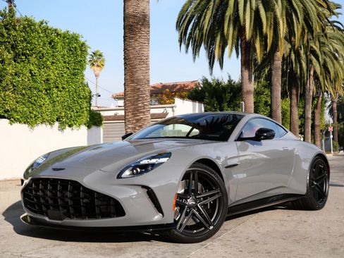Used 2025 Aston Martin V8 Vantage Coupe RWD image 12