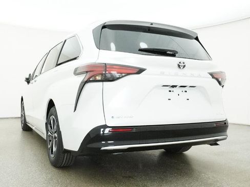 New 2026 Toyota Sienna Platinum image 21