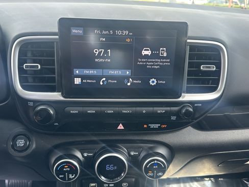 Used 2024 Hyundai Venue SEL FWD image 26