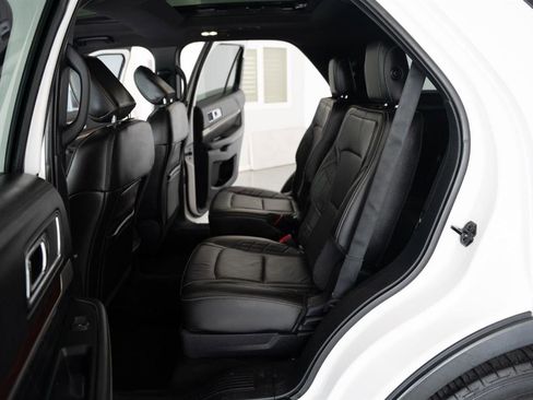 Used 2018 Ford Explorer Platinum AWD/4WD image 19
