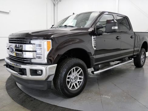 Used 2019 Ford F250 Lariat w/ Lariat Ultimate Package AWD/4WD image 3