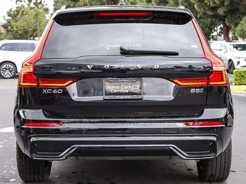 Used 2025 Volvo XC60 B5 Plus image 10