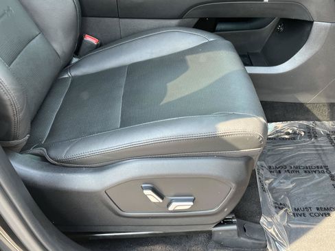 Certified 2025 Hyundai Santa Fe Limited AWD/4WD image 18