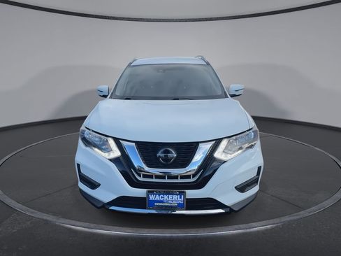 Used 2020 Nissan Rogue SV image 3