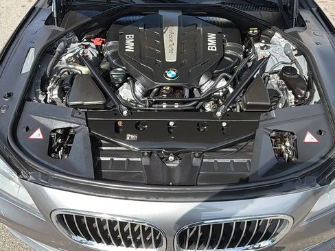 Used 2015 BMW 750Li xDrive w/ Executive Package AWD/4WD image 23