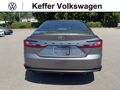 Used 2025 Toyota Camry SE FWD image 4