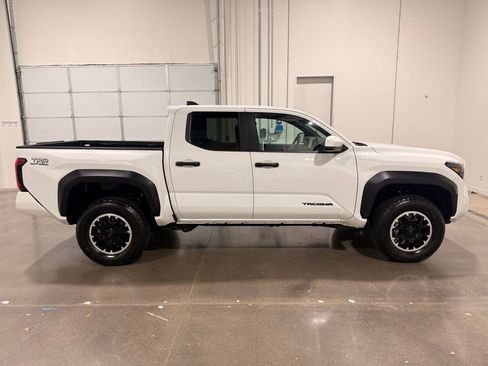 Used 2024 Toyota Tacoma SR5 image 4