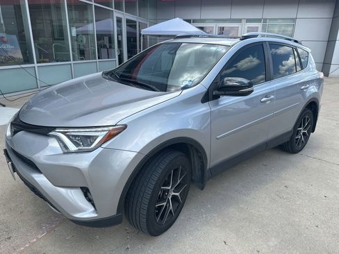 Used 2018 Toyota RAV4 SE w/ Power Extra Value Package FWD image 1