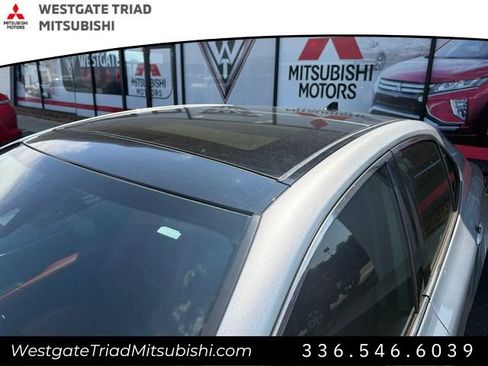 Used 2022 Toyota Camry XSE FWD image 5