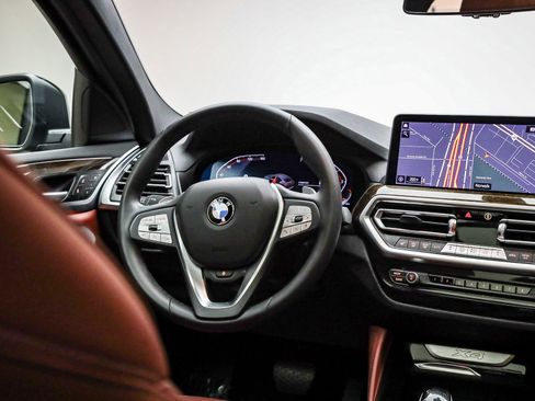 Used 2025 BMW X4 xDrive30i w/ Convenience Package image 16