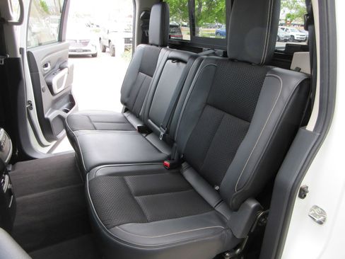 Used 2017 Nissan Titan PRO-4X AWD/4WD image 24