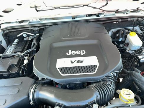 Used 2015 Jeep Wrangler Unlimited Sport AWD/4WD image 23
