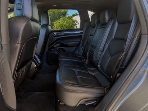 Used 2016 Porsche Cayenne image 7