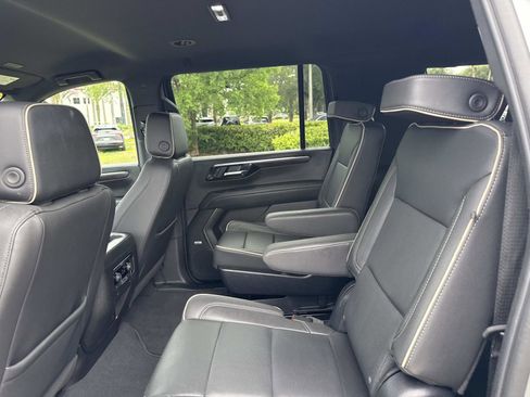 Used 2025 Chevrolet Suburban Premier RWD image 15