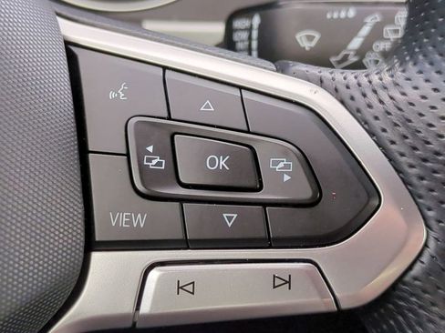 Used 2021 Volkswagen Atlas Cross Sport SE w/ Panoramic Sunroof Package image 27