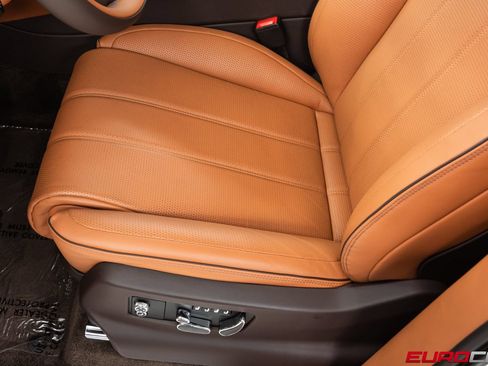 Used 2024 Bentley Bentayga AWD/4WD image 42