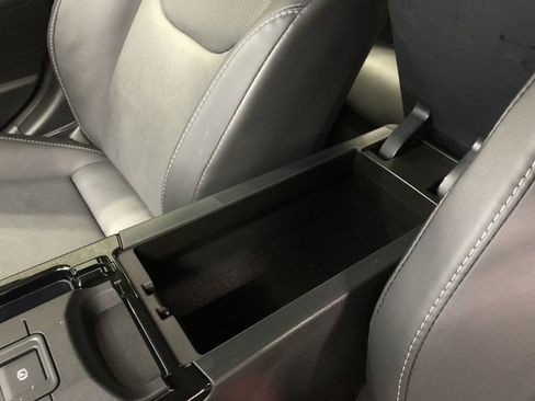 Used 2024 Toyota Prius XLE image 28