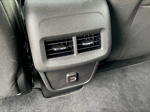 Used 2023 Chevrolet Equinox LT w/ Driver Convenience Package image 11