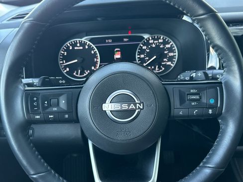 Used 2022 Nissan Pathfinder SL AWD/4WD image 21