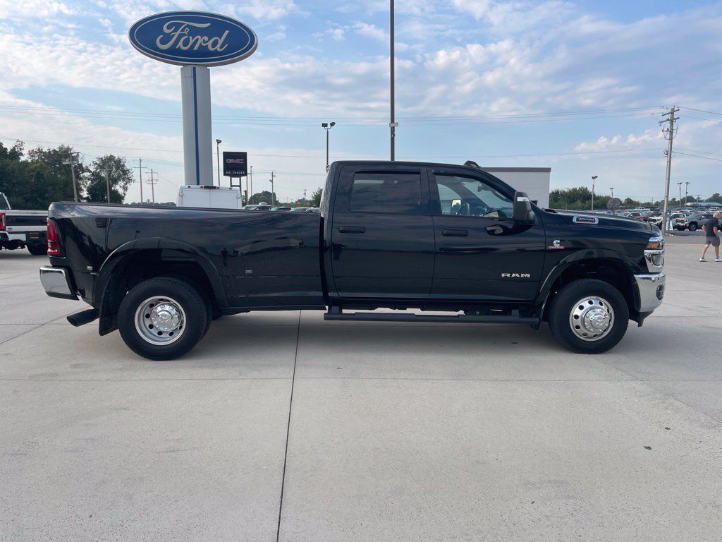 Used 2026 RAM 3500 Big Horn AWD/4WD image 3