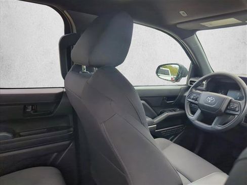 Used 2025 Toyota Tacoma SR5 AWD/4WD image 19