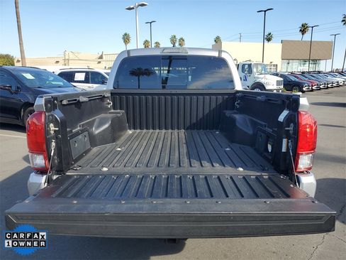 Used 2017 Toyota Tacoma 4x4 Double Cab image 7