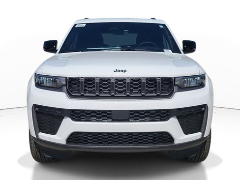 New 2026 Jeep Grand Cherokee Altitude image 2