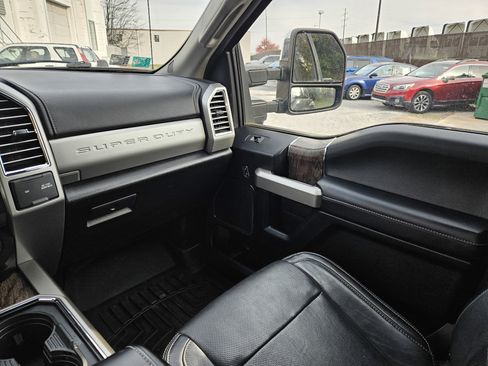 Used 2017 Ford F350 Lariat w/ Chrome Package image 12