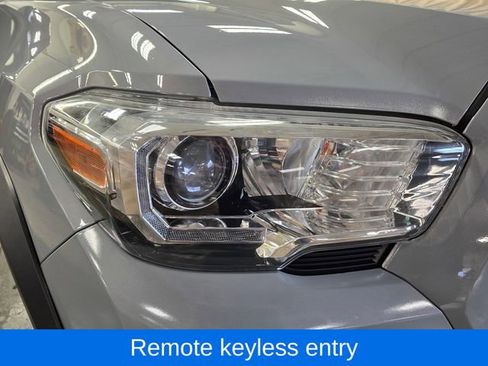 Used 2020 Toyota Tacoma TRD Off-Road image 5