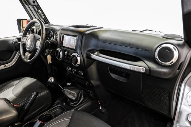 Used 2016 Jeep Wrangler Unlimited Sahara w/ Max Tow Package AWD/4WD image 17
