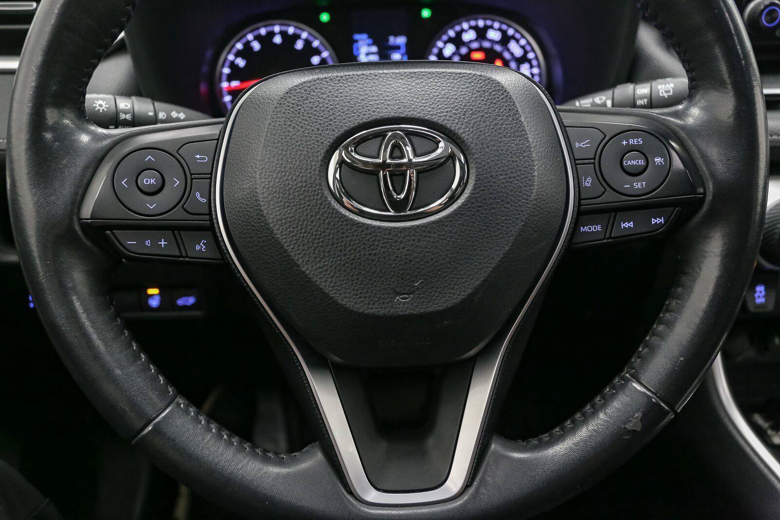 Used 2019 Toyota RAV4 XLE Premium w/ Cold Weather Package AWD/4WD image 33