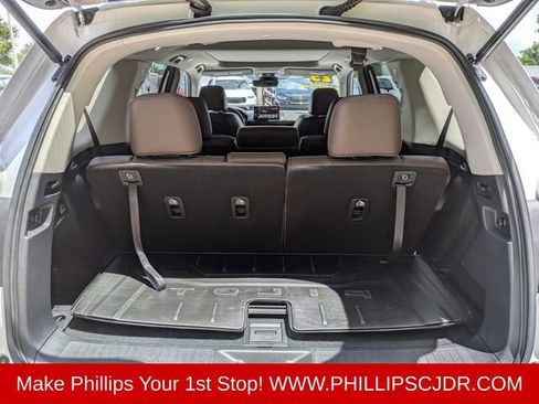 Used 2025 Honda Pilot Elite image 12