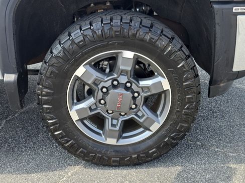 Used 2025 GMC Sierra 2500 SLT image 7