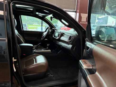 Used 2019 Toyota Tacoma Limited image 26