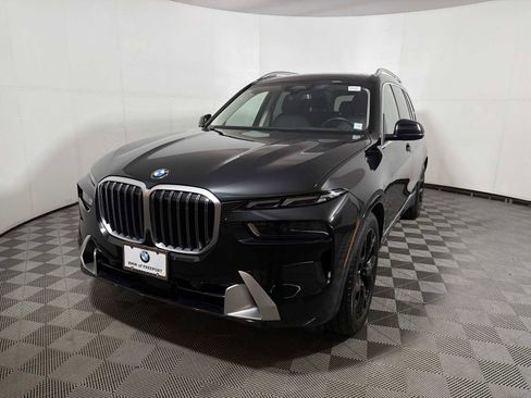 Used 2023 BMW X7 xDrive40i w/ Executive Package image 3