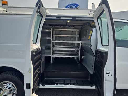 Used 2015 Chevrolet Express 2500 RWD image 13