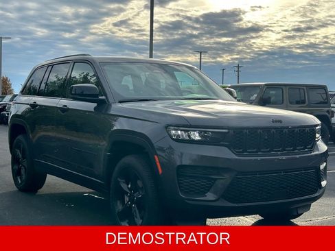 New 2025 Jeep Grand Cherokee Altitude image 1