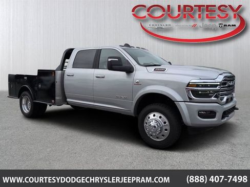 New 2026 RAM 4500 4x4 Crew Cab DRW w/ Laramie Trim Package image 1