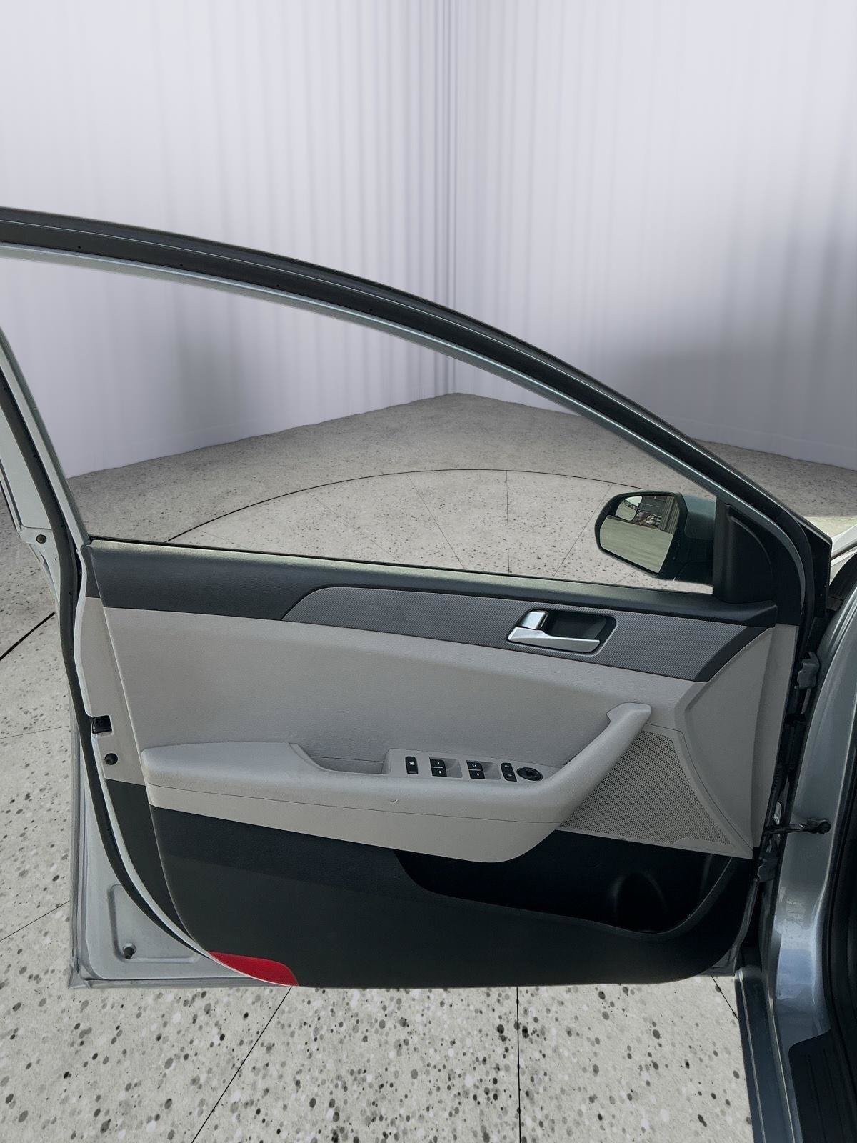 Used 2016 Hyundai Sonata SE FWD image 16