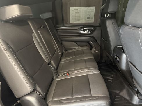 Used 2023 Chevrolet Suburban LT RWD image 34