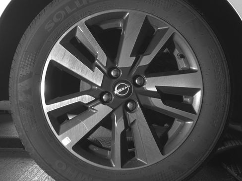 Used 2025 Nissan Versa SV FWD image 15