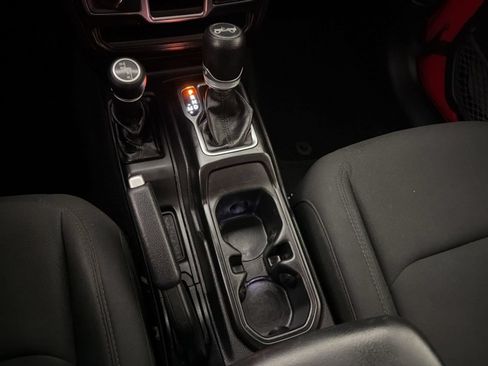 Used 2018 Jeep Wrangler Unlimited Sport AWD/4WD image 19