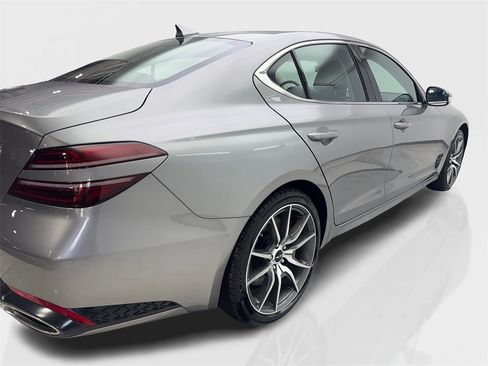 Used 2025 Genesis G70 2.5T image 13