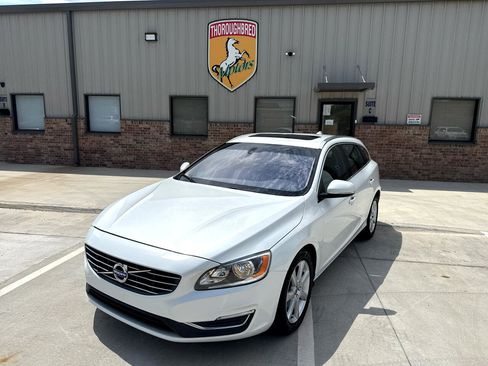 Used 2016 Volvo V60 T5 Premier image 3