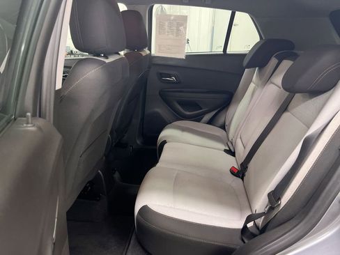 Used 2020 Chevrolet Trax LS FWD image 22