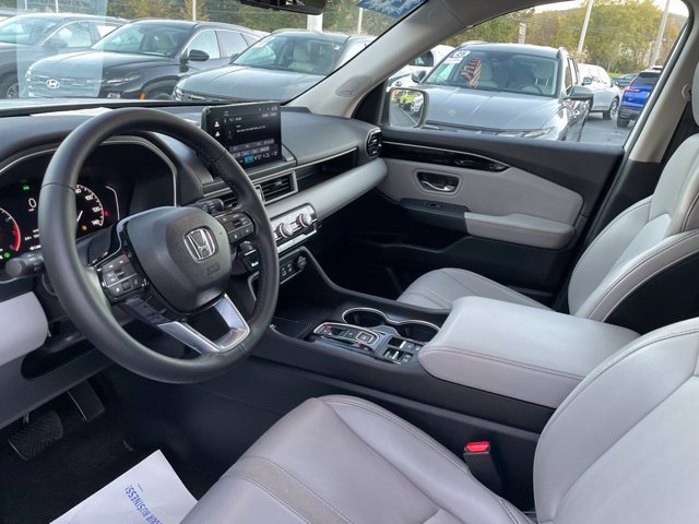Used 2024 Honda Pilot Touring image 5