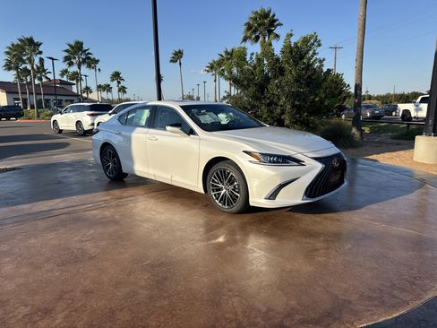 New 2025 Lexus ES 300h w/ Premium Package image 1