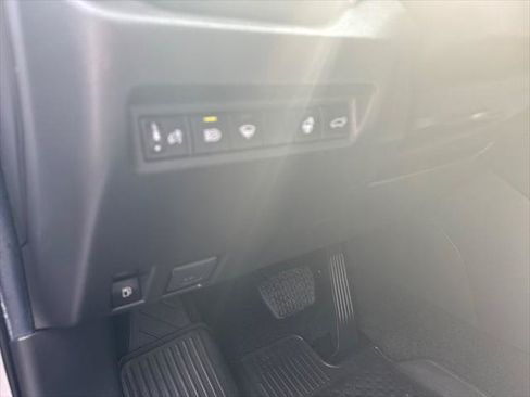 Used 2022 Toyota RAV4 XLE Premium AWD/4WD image 17